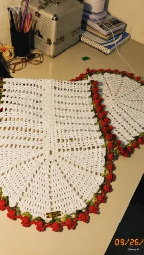Trilho de mesa crochê tulipas flores