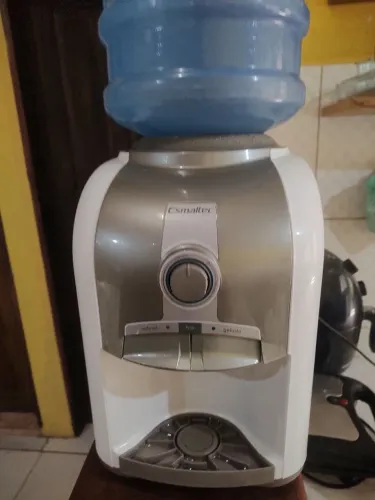 Bebedouro esmaltec, novinho com 6 meses de uso.valo 600 reais Contato  *  zuila