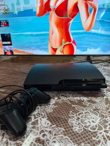 Vendo ps3 desbloqueado seminovo com vários e 2 controles