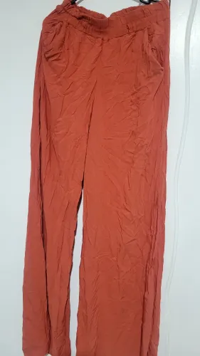 Calça forrada ferrugem p bem fresquinha