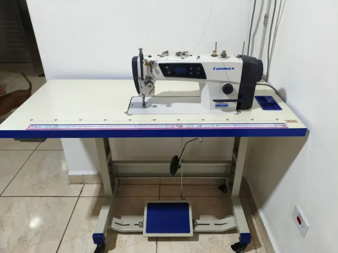 Máquina semi nova reta modelo lanmax LM-9980D<br>Valor: 2.200,00