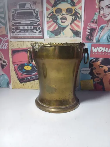 Balde de gelo em latão amarelo (pode usar como floreira)
