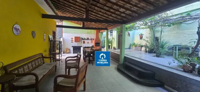 Casa 3 quartos, quintal e garagem no Mutondo, São Gonçalo/RJ