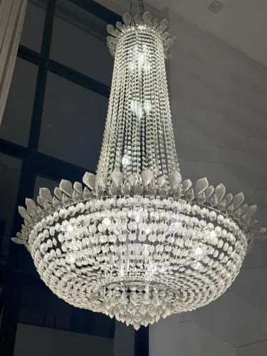 Lustre Império de cristal com torre cônica e bacia cromada para pé-direito<br><br>R$ 5mil