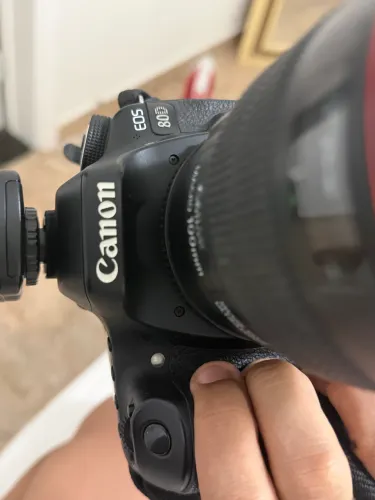 Câmera 80 D