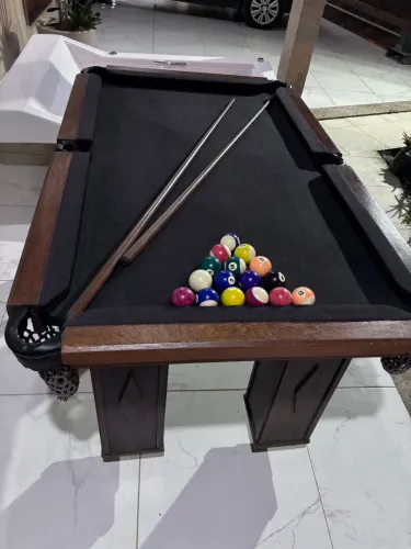 Vendo mesa de sinuca de madeira