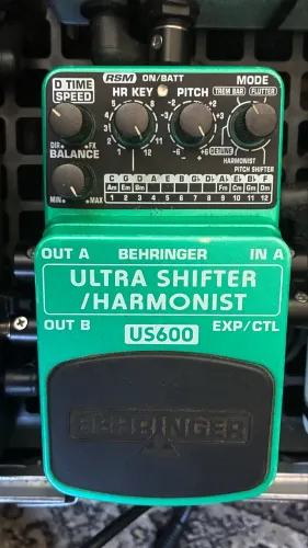 Pedal Ultra shifter Harmonist Behringer