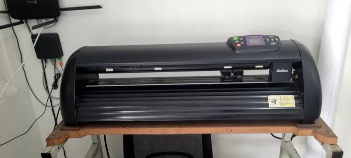 Plotter de recorte e contorno e 24 laser