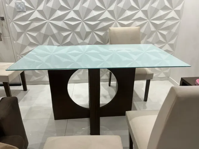Mesa de jantar (vidro) com 4 cadeiras