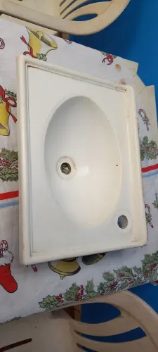 1 pia pra banheiro