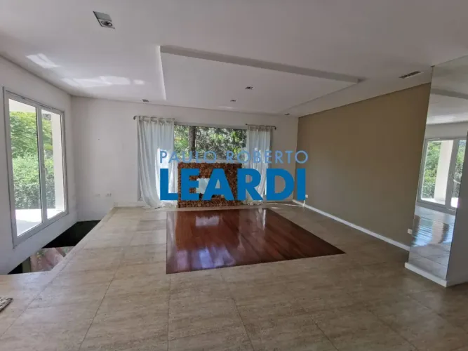 CASA EM CONDOMÍNIO - TAMBORÉ - SP