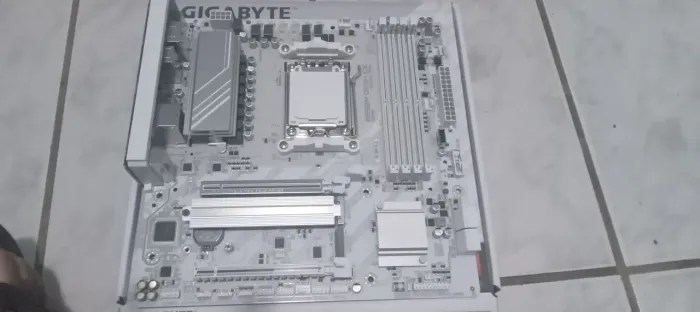 Placa Mãe Gigabyte B850M DS3H ICE, Chipset B850, AMD AM5, M-ATX, DDR5