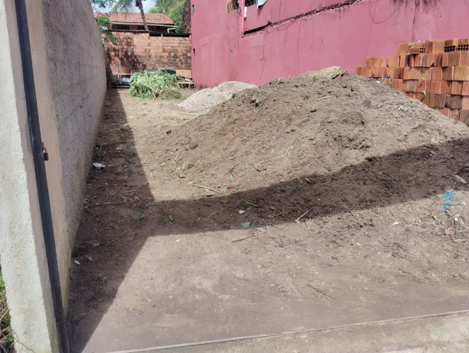 Vendo terreno no bairro Siqueira 2 terreno 6 ×27,50 com escritura no Maracanaú
