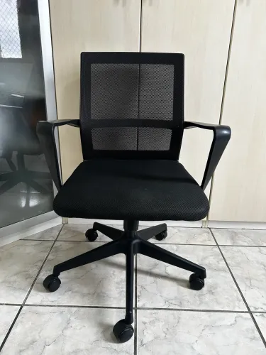Cadeira de escritório giratória
