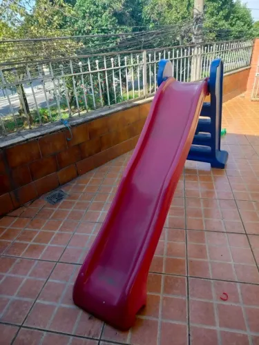 Escorregador infantil 