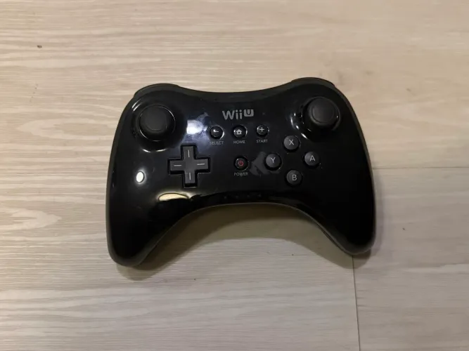 NINTENDO WII U PRO CONTROLLER