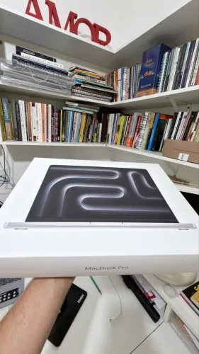 MacBook Pro M5 16-512 / Space Black ( só tenho Space Black ) 