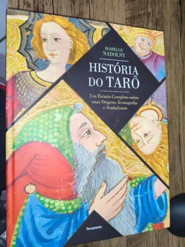Livro História do Tarô por Isabelle Naldony