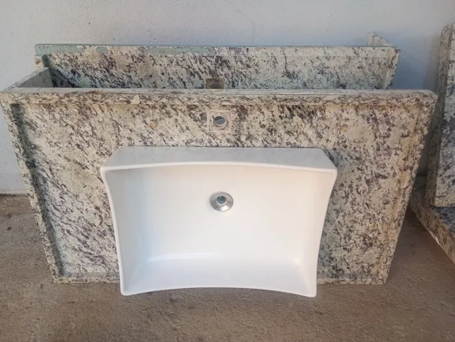 Lavatório com cuba + nicho em mármore. <br>? 86x54 cm (lavatório) | 47x48 cm (nicho)