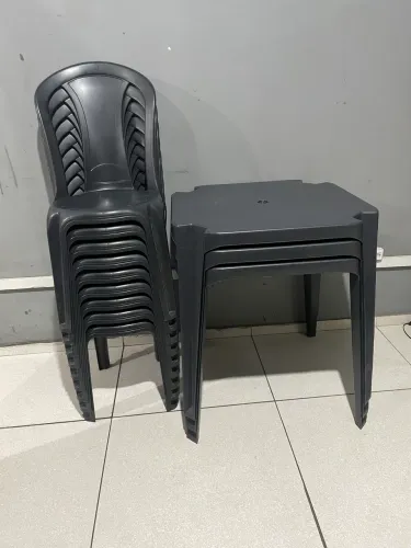 Mesa e cadeira   