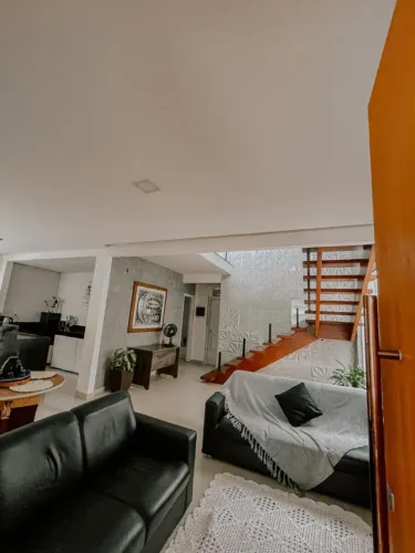 Casa completa com Área Gourmet e 4 Suítes