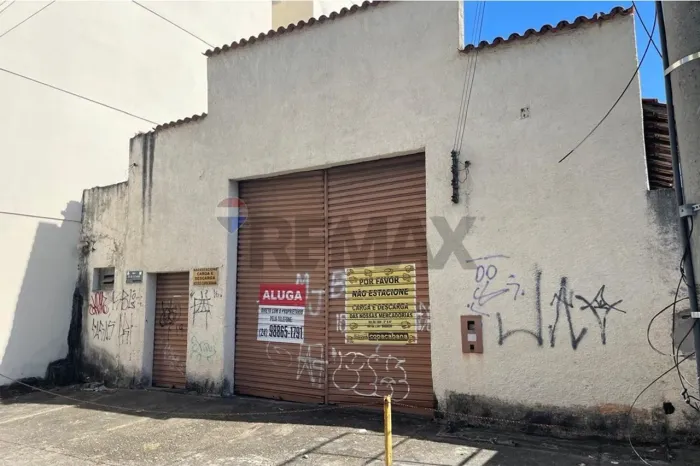 "Galpão no Centro de Resende: Oportunidade Única"