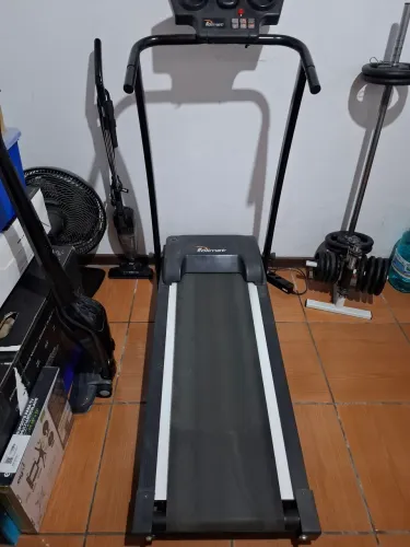 Vendo Esteira pouco usada funcionando perfeitamente