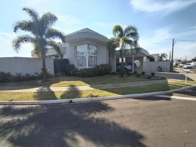 Casa à venda em Nova Odessa, Estância Hípica, com 3 suítes, com 242.76 m²