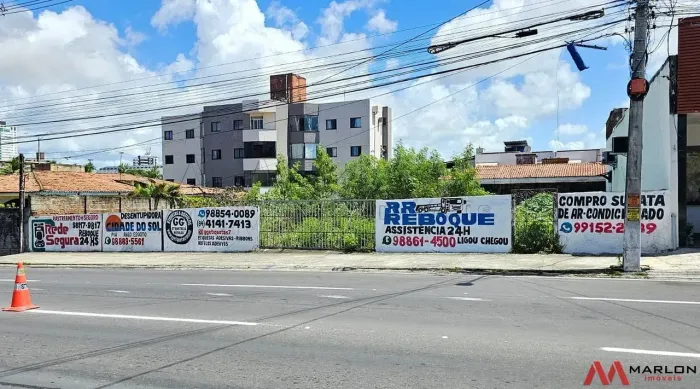 Terreno em Lagoa Nova, na Av. Jaguarari, plano, com 25 de frente, 638m².