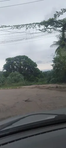 Terreno próximo à praça de venda das Pedras