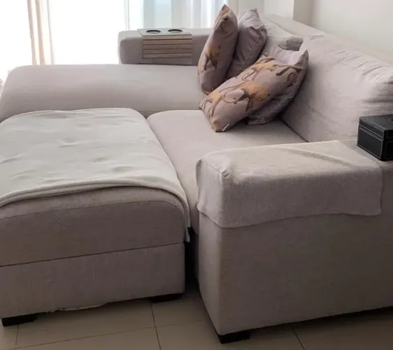 Vários tipos de móveis e eletrodomésticos