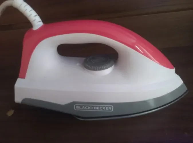 FERRO DE PASSAR ROUPAS BLACK + DECKER F300
