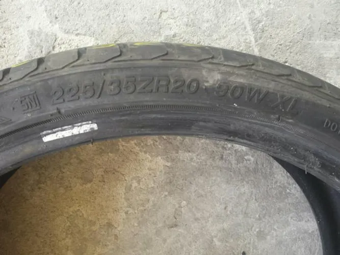 Pneu 225 35 20 Sailun Atrezzo perfil baixo novo
