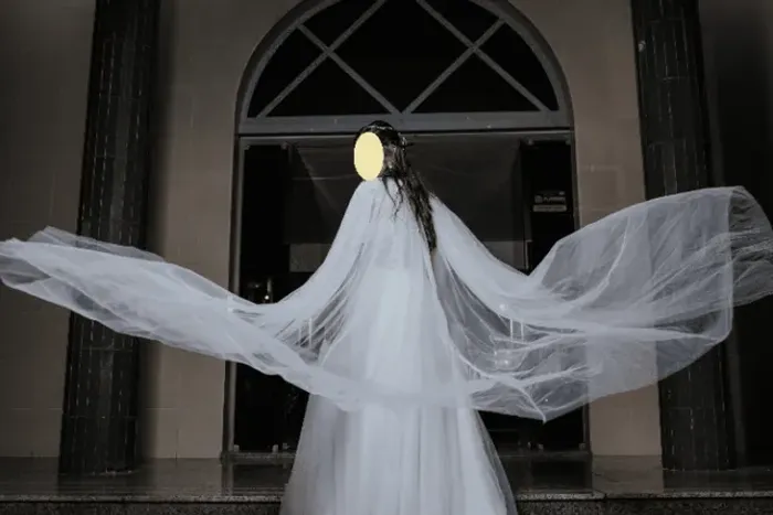 Vestido de Noiva com Capa