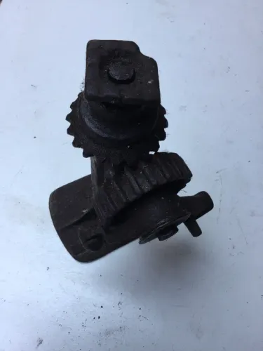 peça macaco de carro antigo.