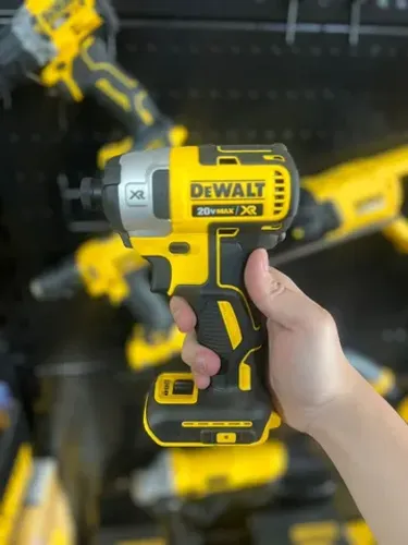 Parafusadeira de Impacto 1/4'' 20V Max Xr Brushless 205Nm Dewalt DCF887B