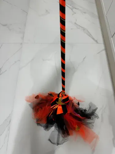 Vassoura de bruxa Halloween - Decoracao