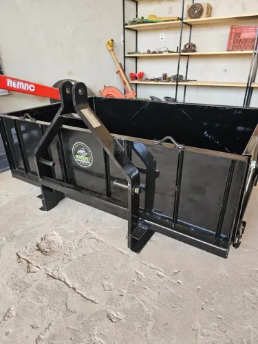 Plataforma traseira com guarda top para trator