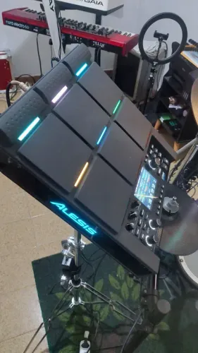 Samplepad Alesis Stryke em estado de novo na caixa