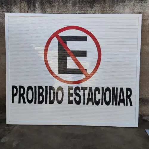Portão de Garagem Alumínio Branco Tam. 2.4m Largura 2.1m Altura Placa Proibido Estacionar 