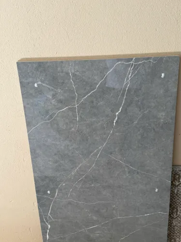 Pedra de porcelanato cinza 