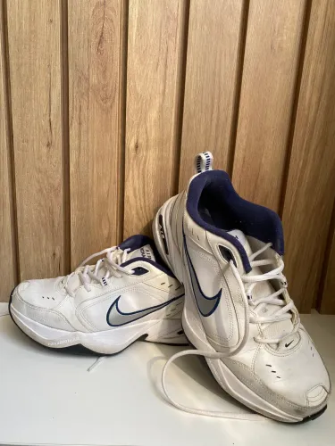 Tênis Nike Air Monarch