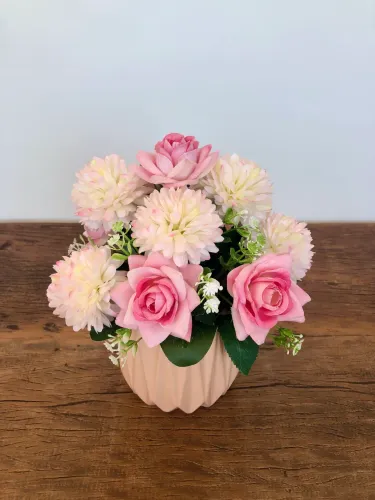Arranjo Floral Decorativo - Delicadeza e Elegância em Cada Detalhe 
