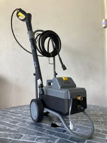 Lavadora de Alta Pressão (Nova) - Marca Karcher HD 585 1160 Libras 