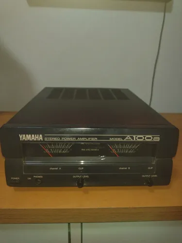 Amplificador de potência Yamaha A100a