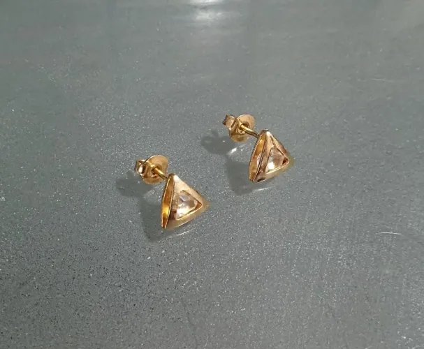 Par De Brinco Triangular Folheado A Ouro 18k