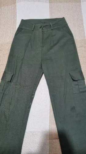 Calça cargo em sarja verde militar