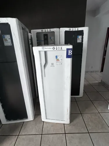 GELADEIRA ELETROLUX 1 PORTA RE31 DEGELO AUTOMÁTICO 