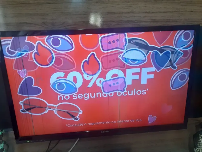 Vendo tv led com pequeno defeito pgto só via pix pix