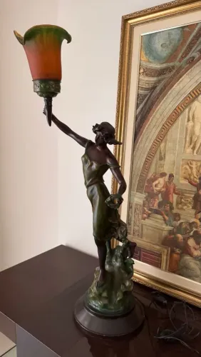Luminária de escultura em bronze no estilo Art Nouveau